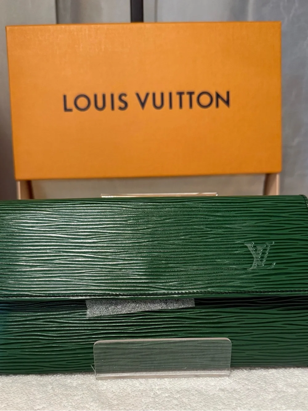 Louis Vuitton “RARE” Vivid Deep Green Epi Leather Long Sarah Wallet